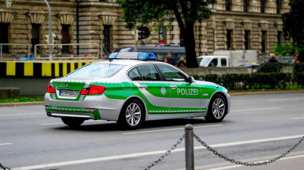 voiture-police-polizei voiture-police-polizei