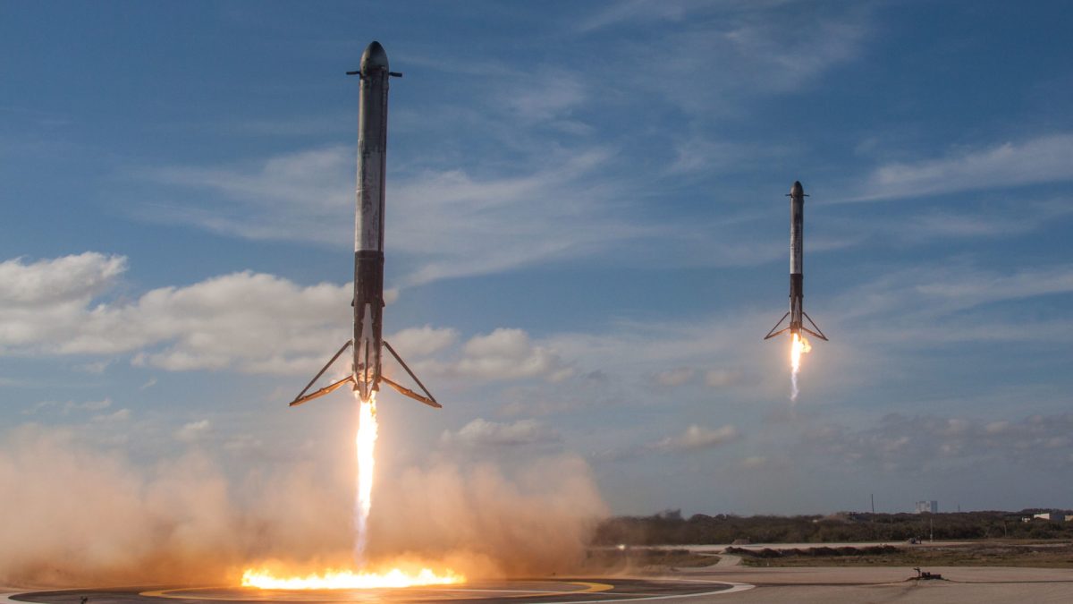 La double récupération des propulseurs latéraux. // Source : SpaceX