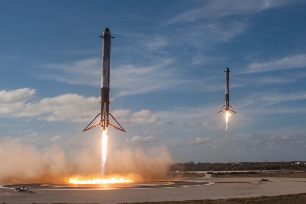 La double récupération des propulseurs latéraux. // Source : SpaceX