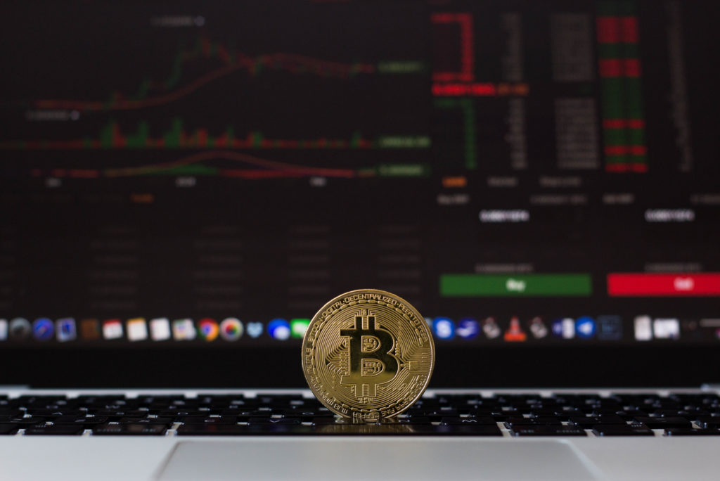 Une pièce frappée du logo du Bitcoin. // Source : Marco Verch Une pièce frappée du logo du Bitcoin. // Source : Marco Verch
