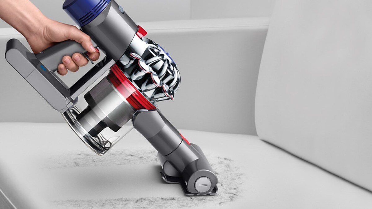 Aspirateur Dyson V8 en mode canapé // Source : Dyson