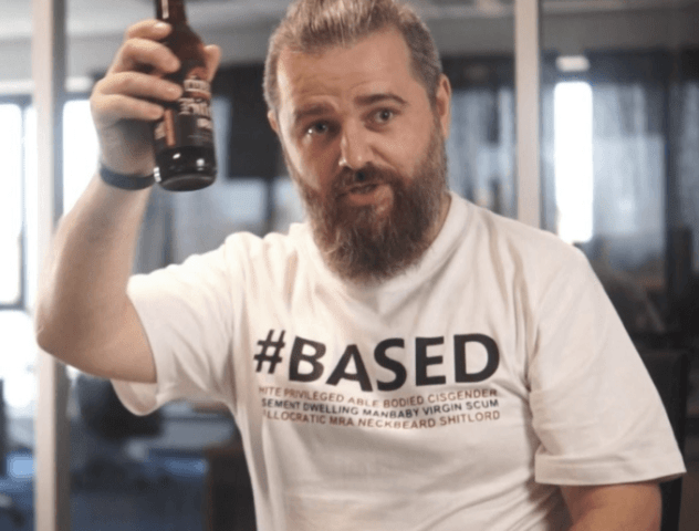 Daniel Vavra arborant fièrement un t-shirt #BASED: White privileged able bodied cisgender basement dwelling manbaby virgin scum phallocratic MRA neckbeard shitlord. On vous laisse traduire.