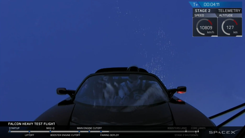 starman-dans-sa-voiture