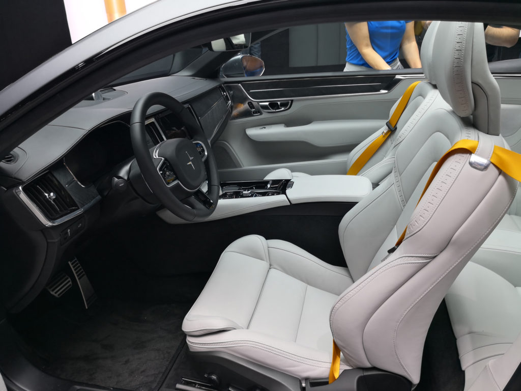 À l'intérieur du bolide À l'intérieur du bolide