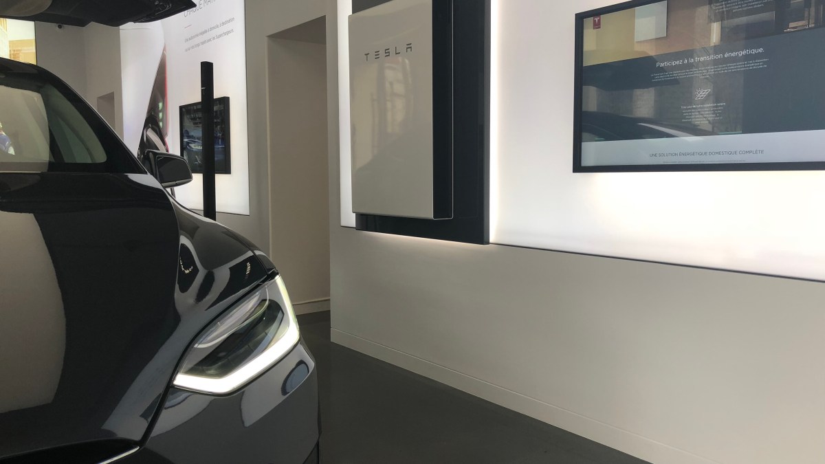 tesla-boutique-paris-1