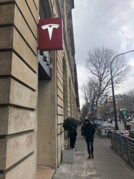 Boutique Tesla à Paris // Source : Numerama