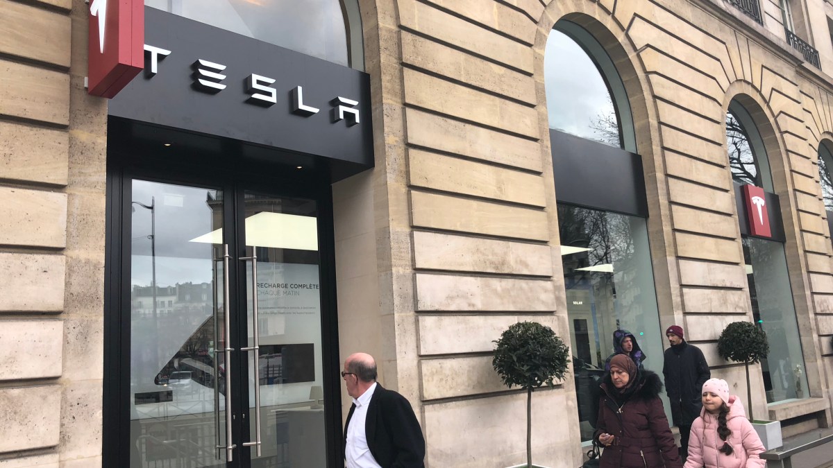 Boutique Tesla à Paris // Source : Numerama