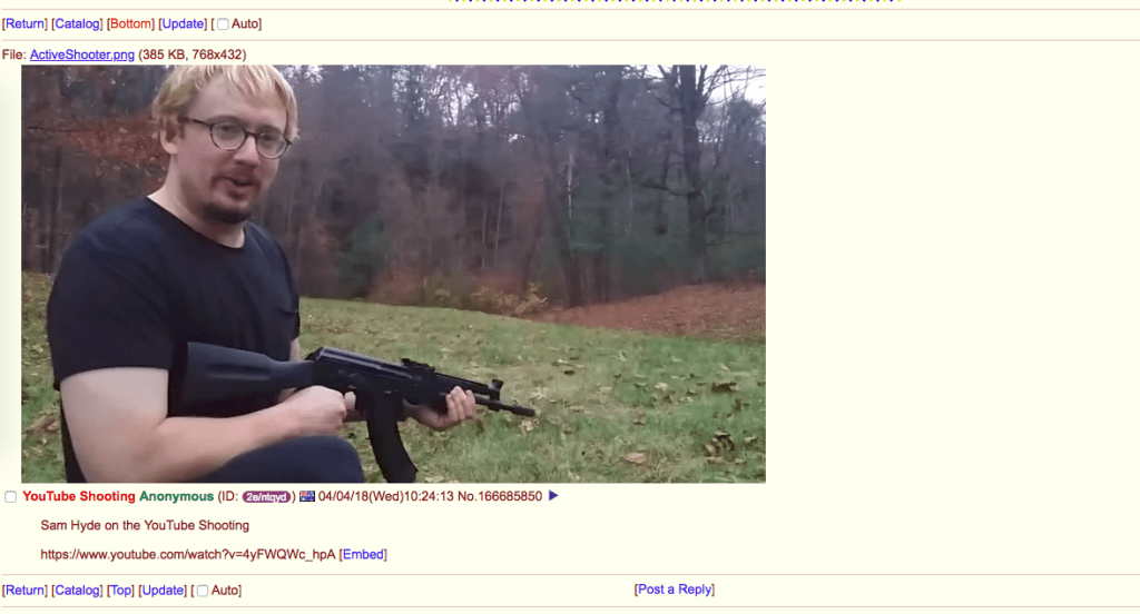 Un anonyme poste une fausse vidéo YouTube accompagnée d'une photo de Sam Hyde. Capture d'écran 4chan.