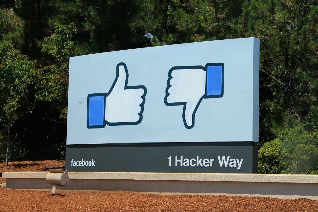 Modification d'une photo libre de droits au siège de Facebook