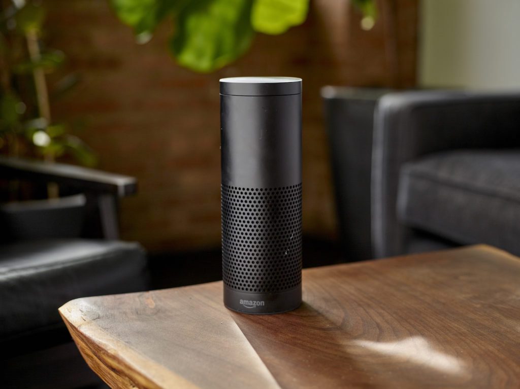 Une enceinte connectée Amazon, sur laquelle Alexa  // Source : Quote Catalog / Flickr