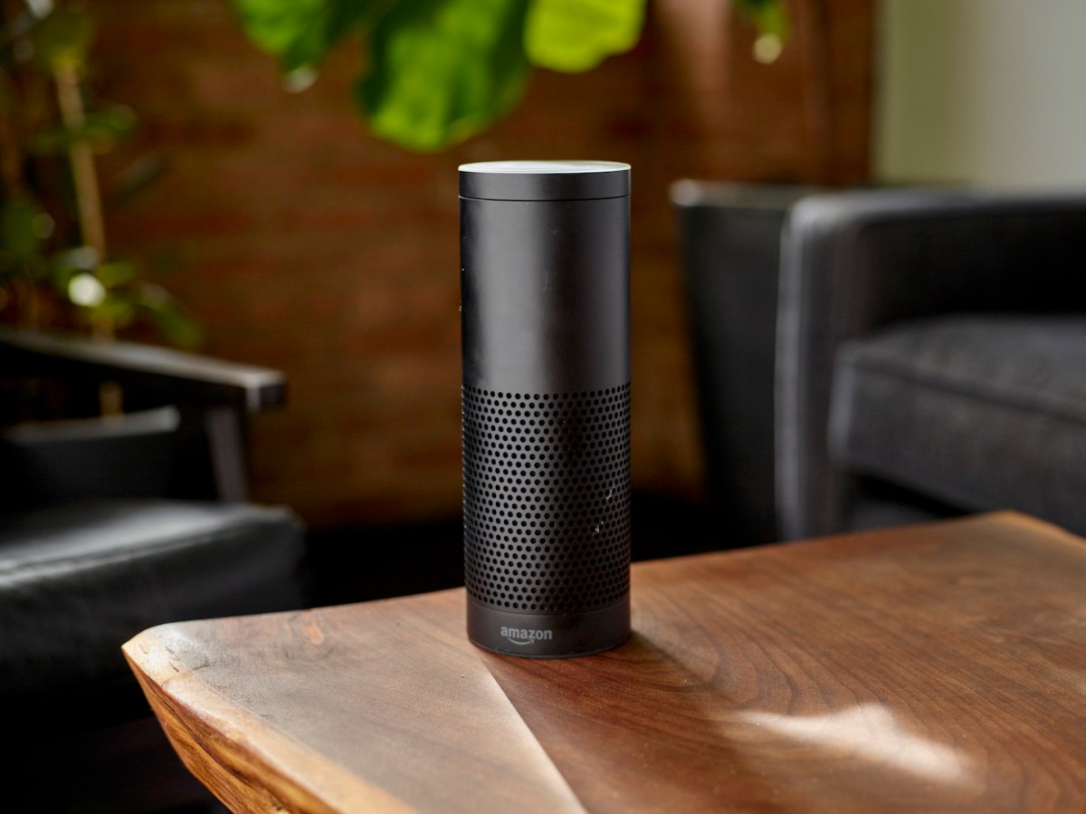 Une enceinte connectée Amazon, sur laquelle Alexa  // Source : Quote Catalog / Flickr