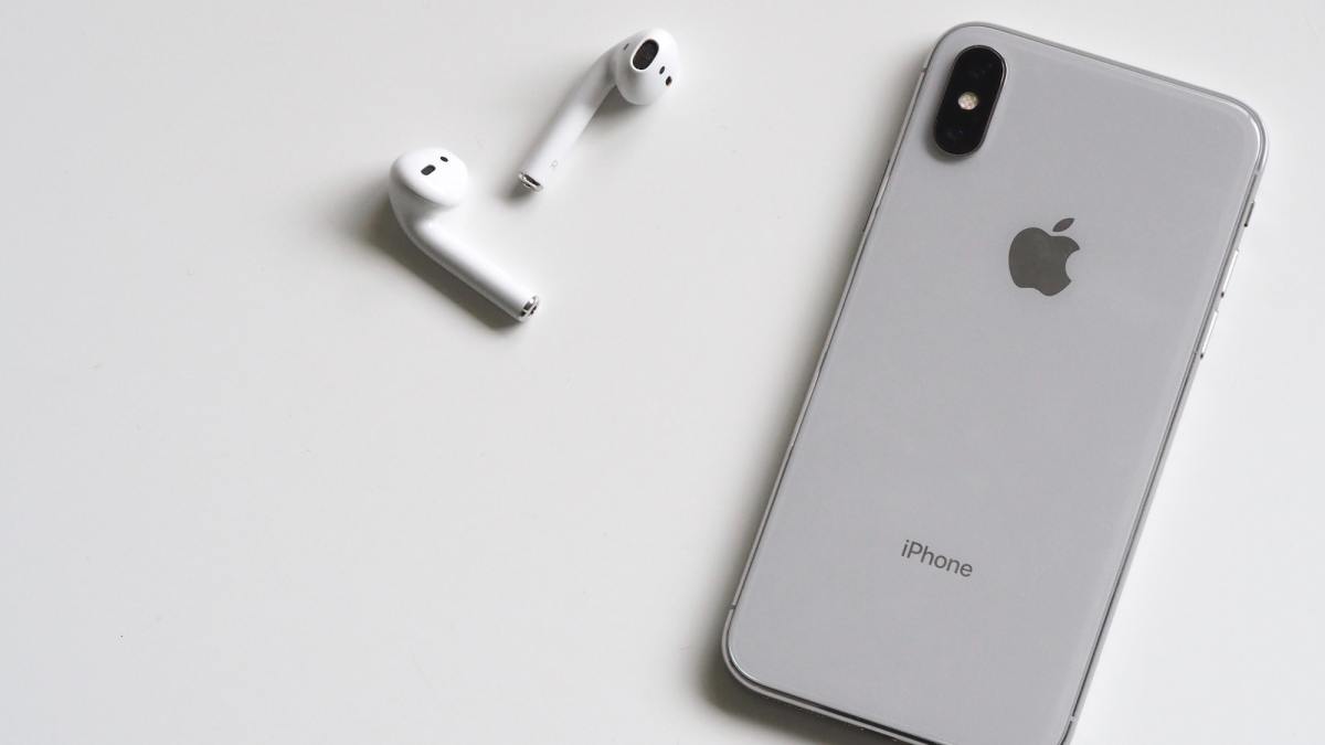 airpods-apple-device-cellphone-788946