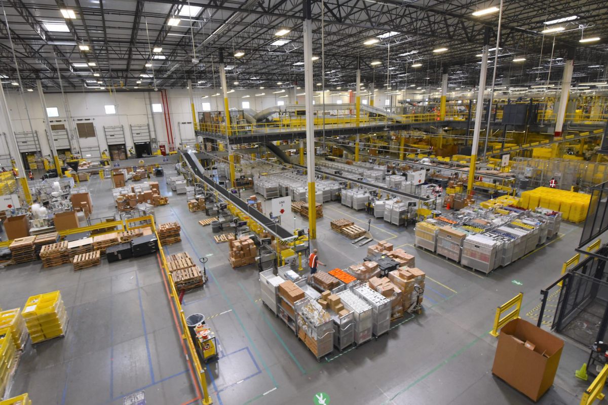 Une usine Amazon, où sont emballés les colis. // Source : Maryland GovPics