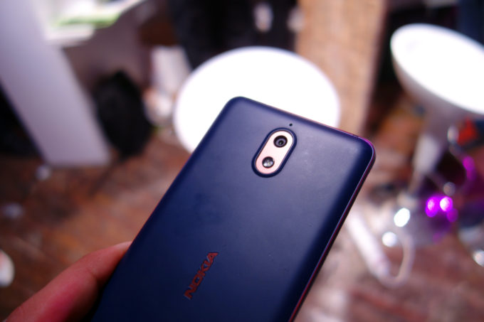 Prise en main du Nokia 5.1 : Android One et sobriété à un prix alléchant