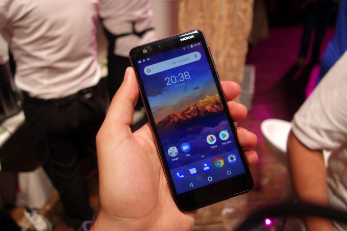 Prise en main du Nokia 5.1 : Android One et sobriété à un prix alléchant