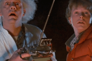 Une part de l'intrigue de Retour vers le Futur repose aussi sur les étrangetés possibles du voyage dans le temps. // Source : Film de Robert Zemeckis