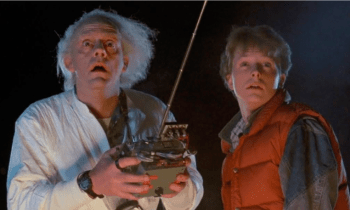 Une part de l'intrigue de Retour vers le Futur repose aussi sur les étrangetés possibles du voyage dans le temps. // Source : Film de Robert Zemeckis Une part de l'intrigue de Retour vers le Futur repose aussi sur les étrangetés possibles du voyage dans le temps. // Source : Film de Robert Zemeckis