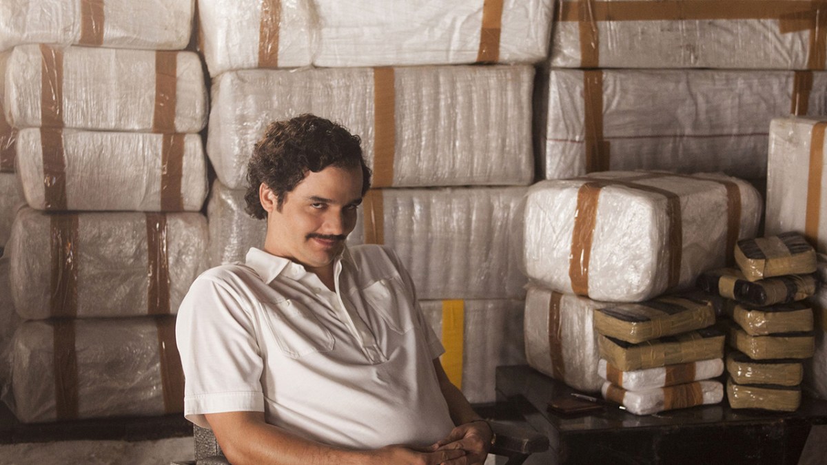 TV STILL -- DO NOT PURGE -- NARCOS S01E06 " Eplosivos" -- Narcos - Season 1 - Producion Stills 02 Wagner Moura as Pablo Escobar in the Netflix Original Series "Narcos." Photo credit: Daniel Daza/Netflix