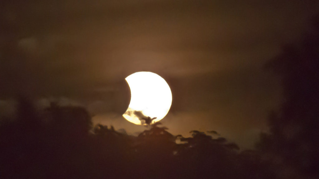 Une éclipse solaire partielle ne peut pas être regardée à l'œil nu. // Source : Max Pixel/CC0 (photo recadrée)