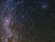 Filaments d'étoiles au-dessus d'un désert. // Source : ESO/B. Tafreshi