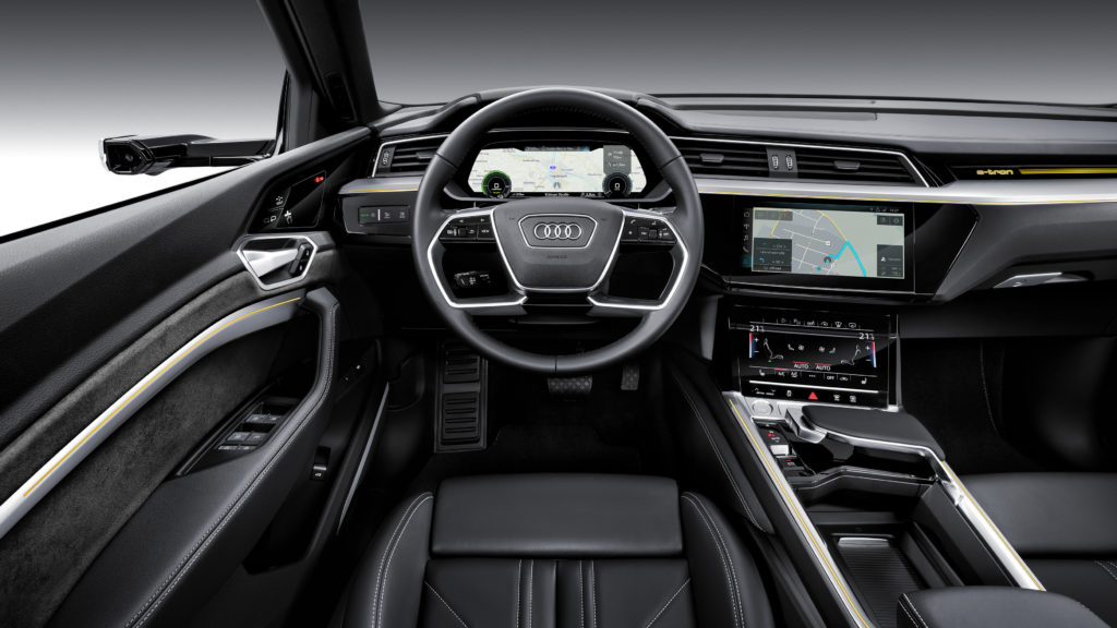 SUV Audi e-tron // Source : Audi SUV Audi e-tron // Source : Audi