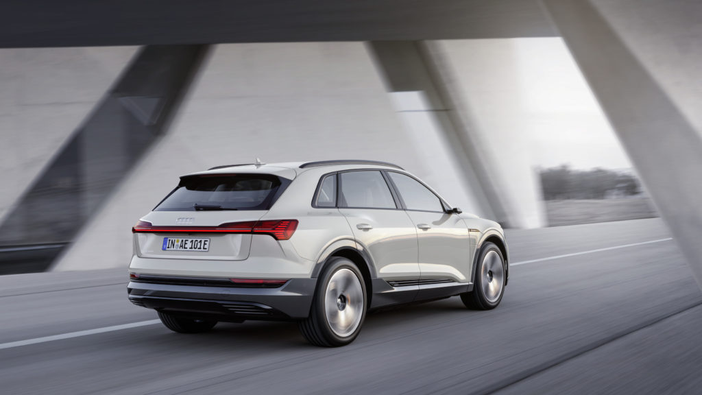 SUV Audi e-tron // Source : Audi SUV Audi e-tron // Source : Audi
