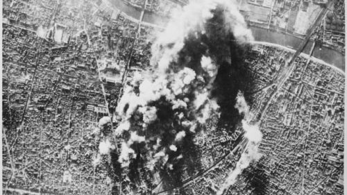 Bombardement de Paris pendant la Seconde Guerre mondiale // Source : National Archives and Records Administration