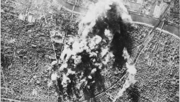 Bombardement de Paris pendant la Seconde Guerre mondiale // Source : National Archives and Records Administration