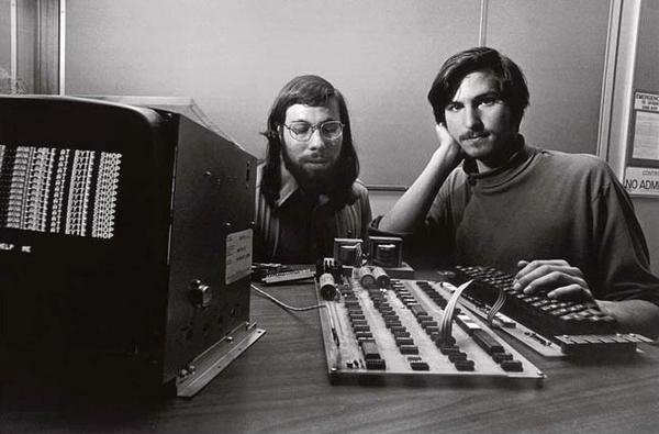 Steve Wozniak et Steve Jobs Steve Wozniak et Steve Jobs