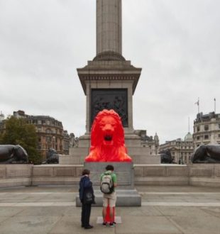 Un cinquième lion est apparu sur Trafalgar Square. // Source : Ed Reeve / London Design Festival