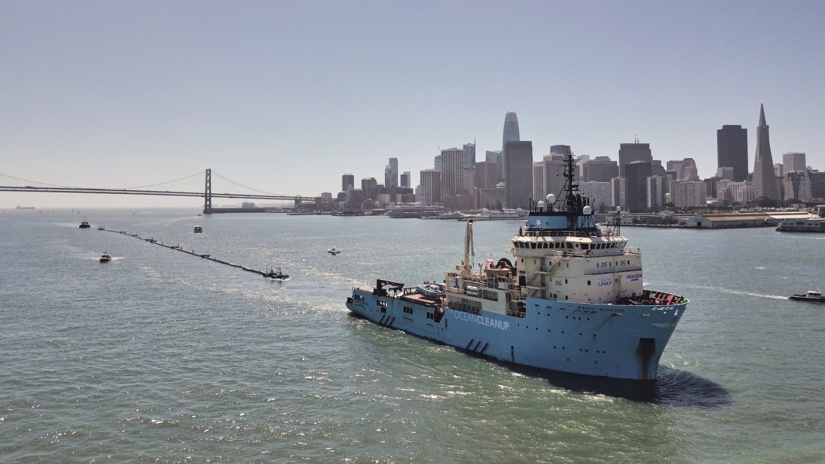 Le bateau d'Ocean Cleanup a pris la mer le 8 août 2018. // Source : The Ocean Cleanup / Benjamin Von Wong