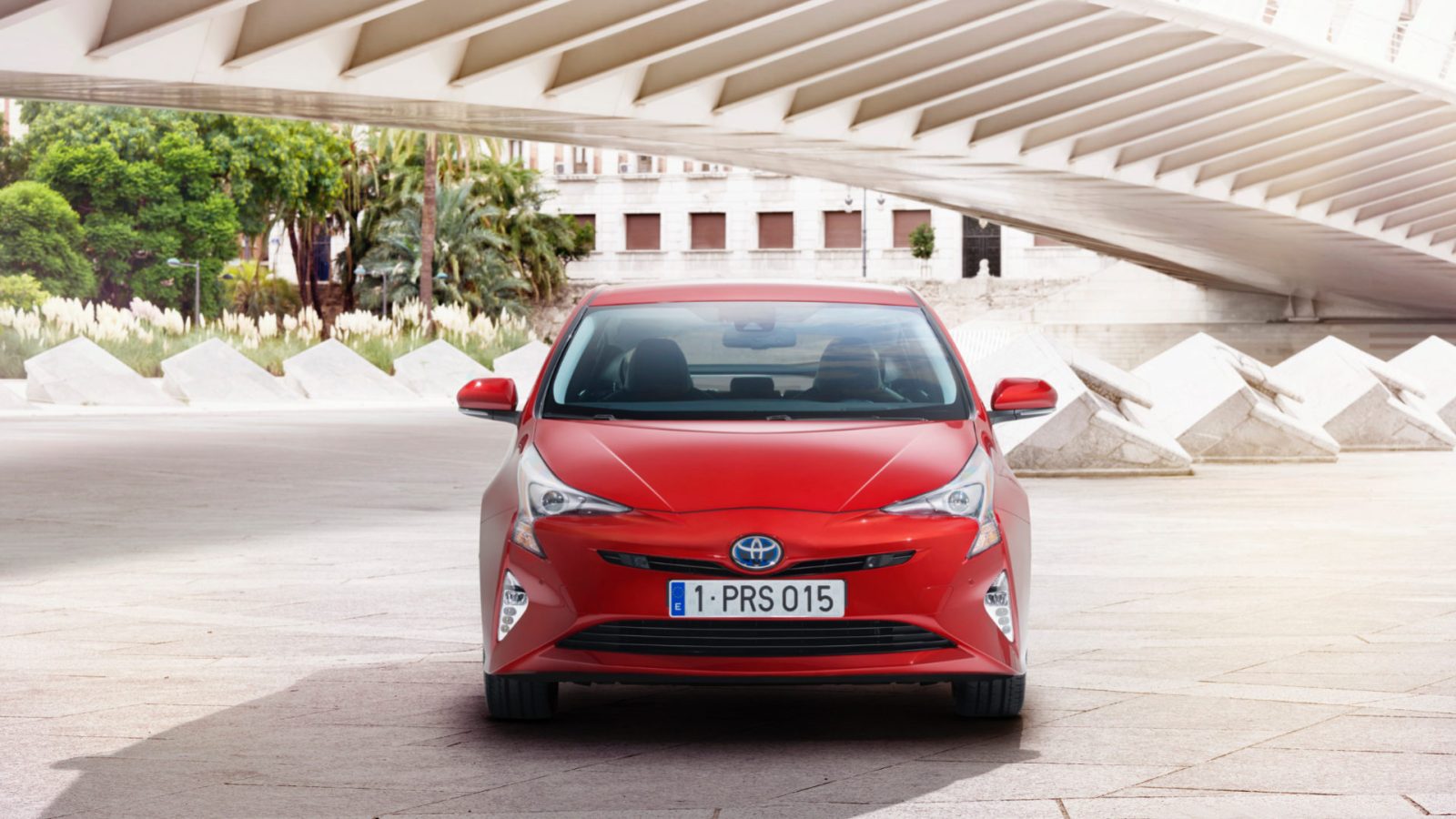 Toyota rappelle 32 700 véhicules prius hybrides en france susceptibles de prendre feu