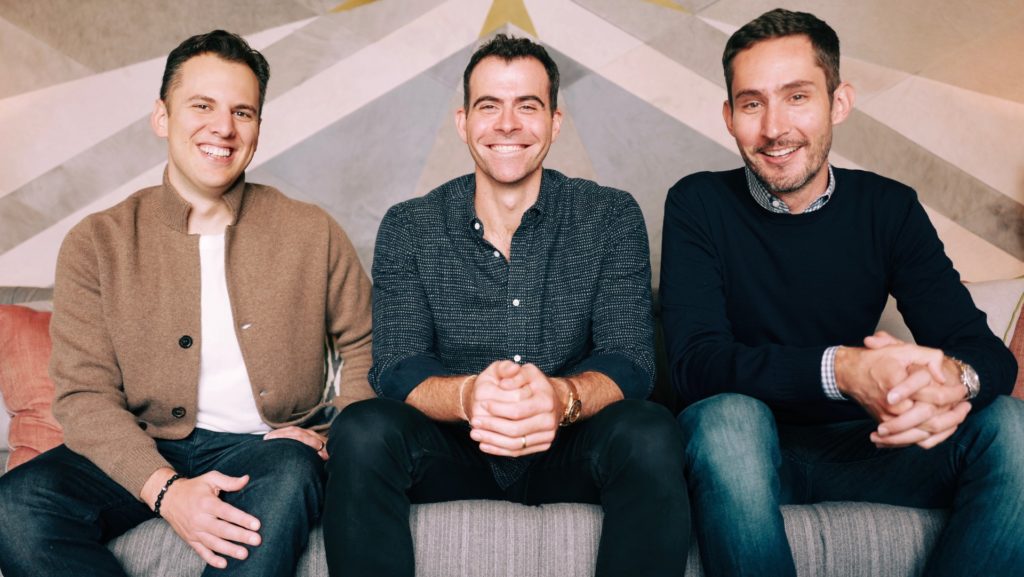 Adam Mosseri, nouveau directeur d'Instagram, entouré des deux cofondateurs Mike Krieger à gauche et Kevin Systrom à droite // Source : Instagram