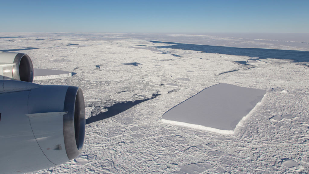 Ceci est un iceberg tabulaire. // Source : Flickr/CC/NASA/Jeremy Harbeck