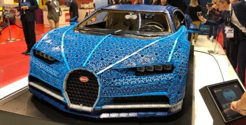 Le secret de la Bugatti Chiron en LEGO ? 2 300 moteurs en