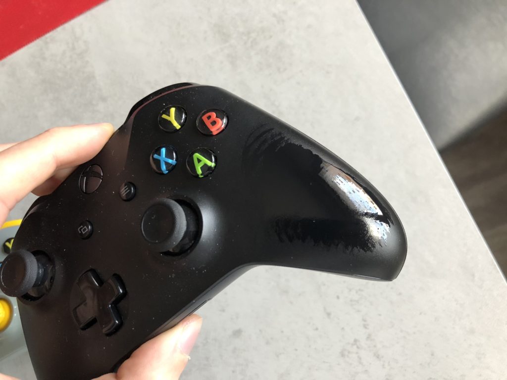 Test huile sur une manette classique // Source : Numerama Test huile sur une manette classique // Source : Numerama