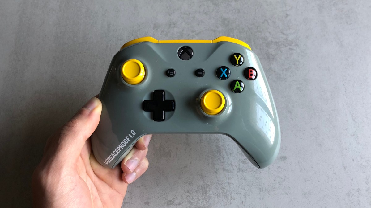 Manette anti-gras Xbox One // Source : Numerama