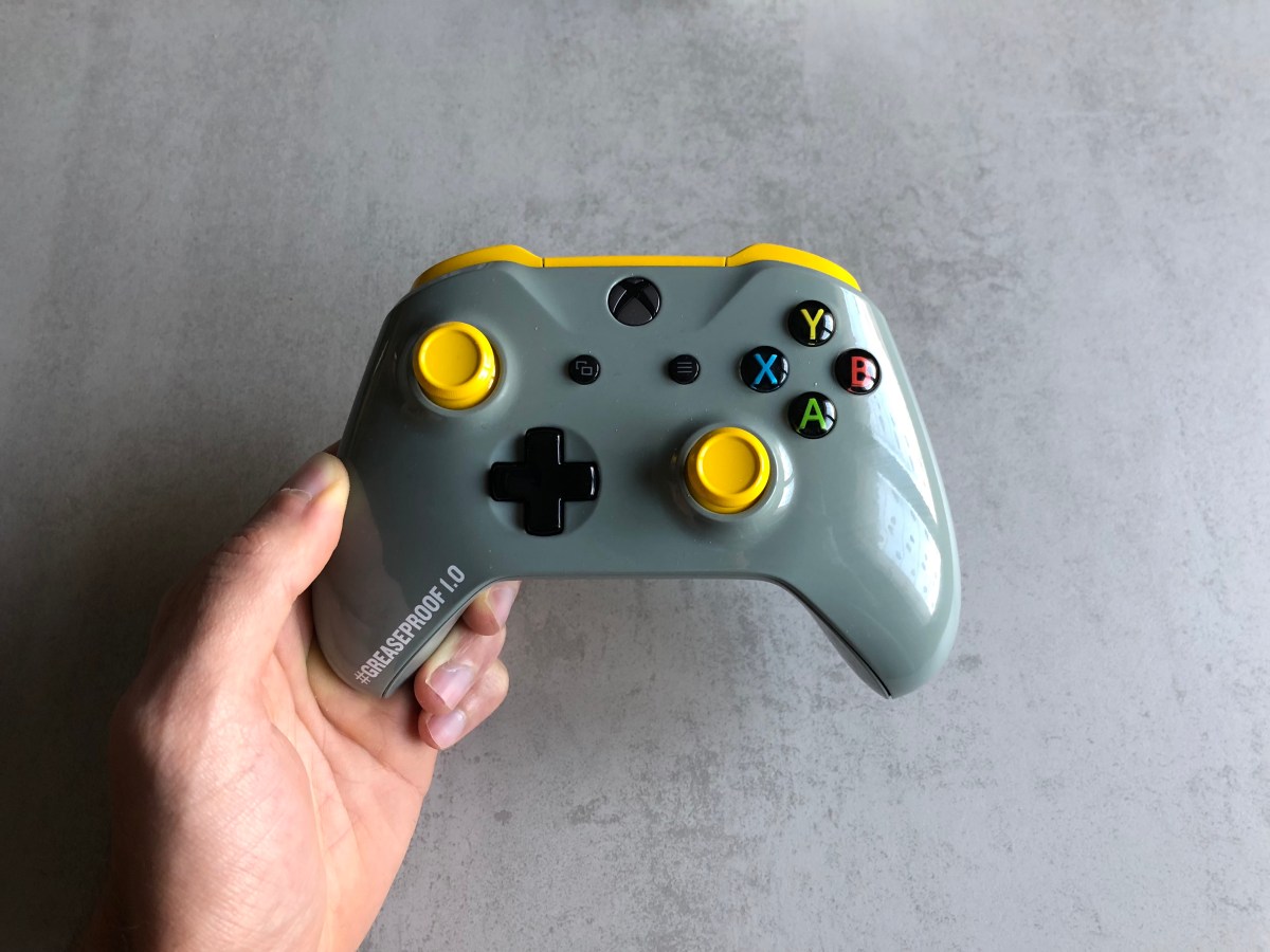 Manette anti-gras Xbox One // Source : Numerama