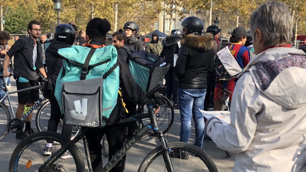 Manifestation des employés de Deliveroo, le 19 octobre 2018 à Paris. // Source : Numerama
