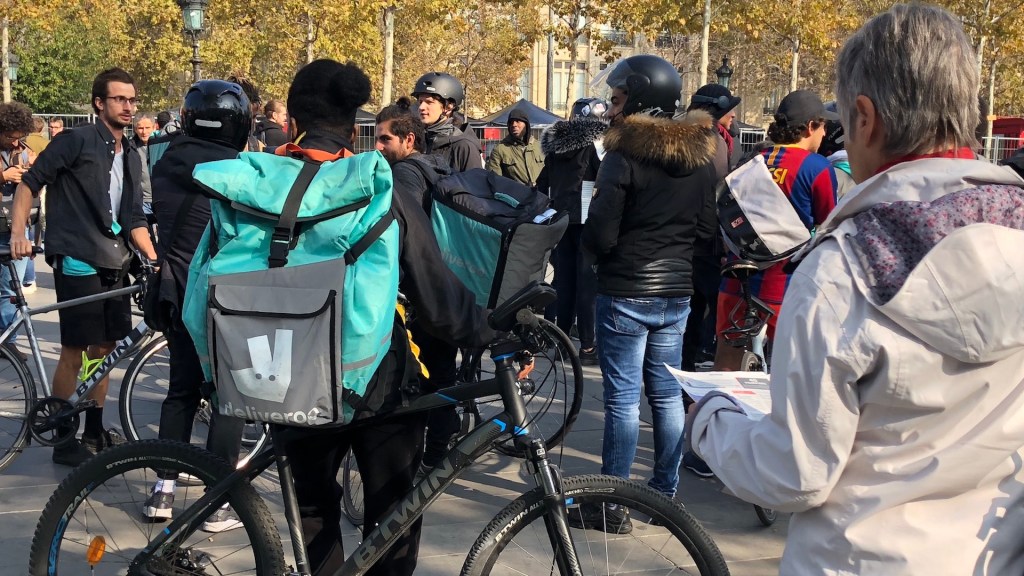 Manifestation des employés de Deliveroo, le 19 octobre 2018 à Paris. // Source : Numerama