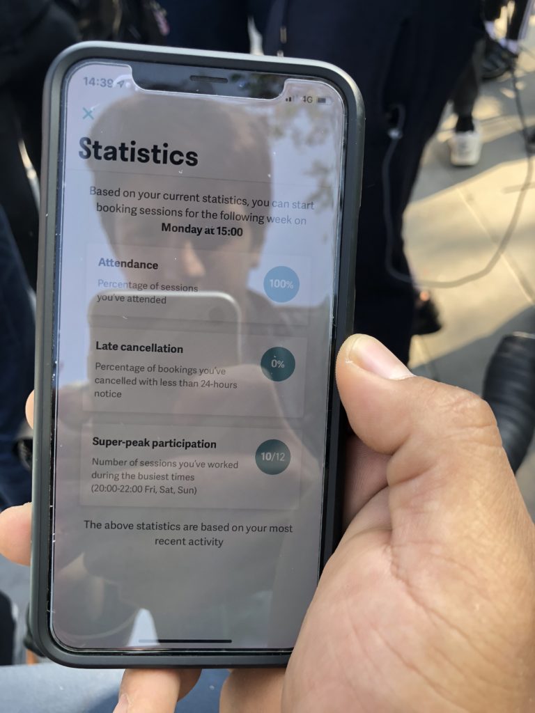 L'onglet statistique de l'application Deliveroo détermine à quel moment le travailleur pourra choisir son plannique // Source : Numerama