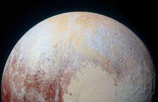 Pluton sera peut-être le dernier astre habitable du système solaire. // Source : Pxhere/CC0 Domaine public (photo recadrée)