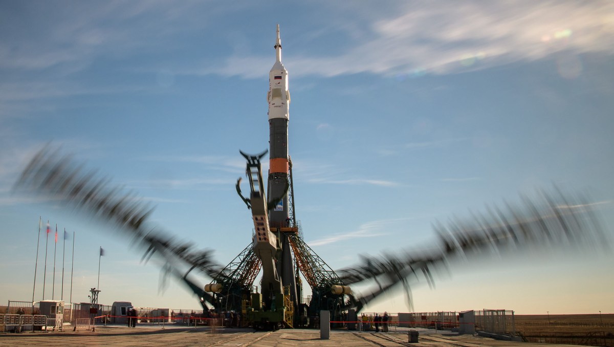 La fusée sur son pas de tir. // Source : NASA/Bill Ingalls