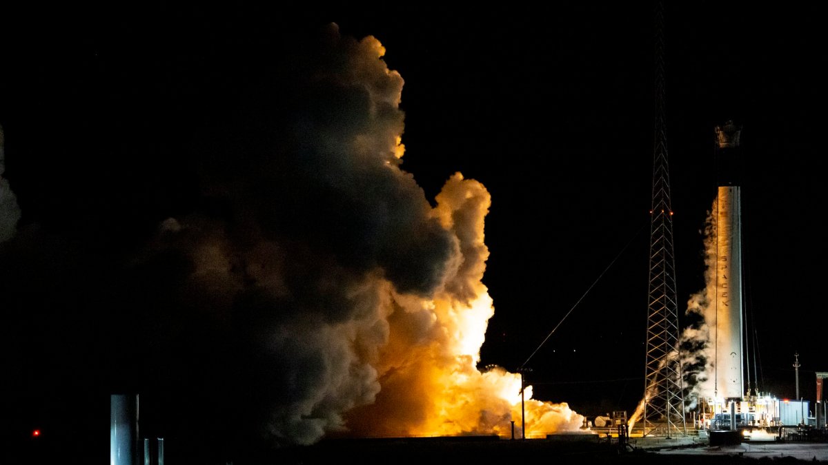 Test de mise à feu statique d'un booster. // Source : SpaceX