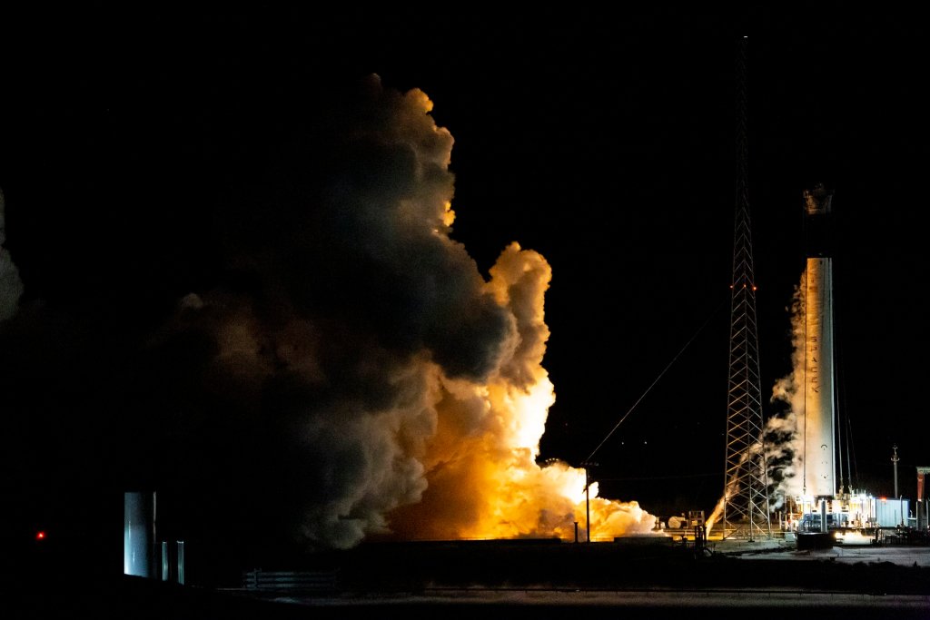 Test de mise à feu statique d'un booster. // Source : SpaceX