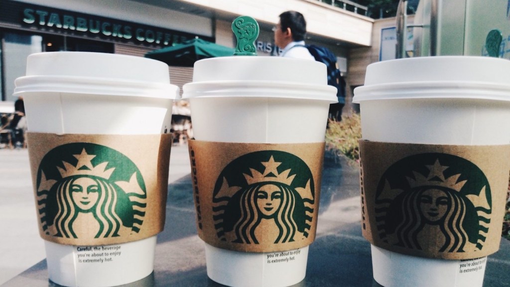 Starbucks demandait à ses employés de partager leurs pourboires avec leurs managers. Shannon Liss-Riordan s'est chargée de mettre fin à cette pratique illégale.  // Source : pxhere.com