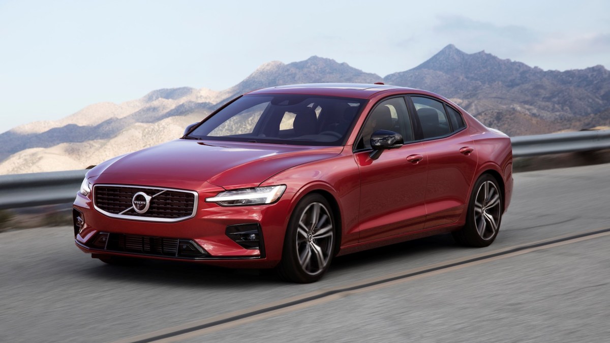 New Volvo S60 R-Design exterior // Source : Volvo