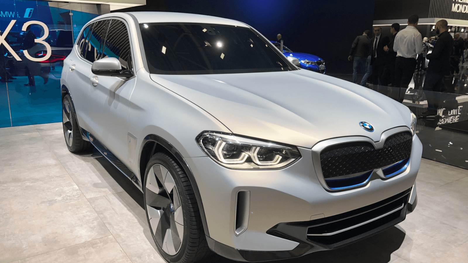 Bmw ne sous-estime pas tesla : « ils mettent la pression sur notre segment de marché »