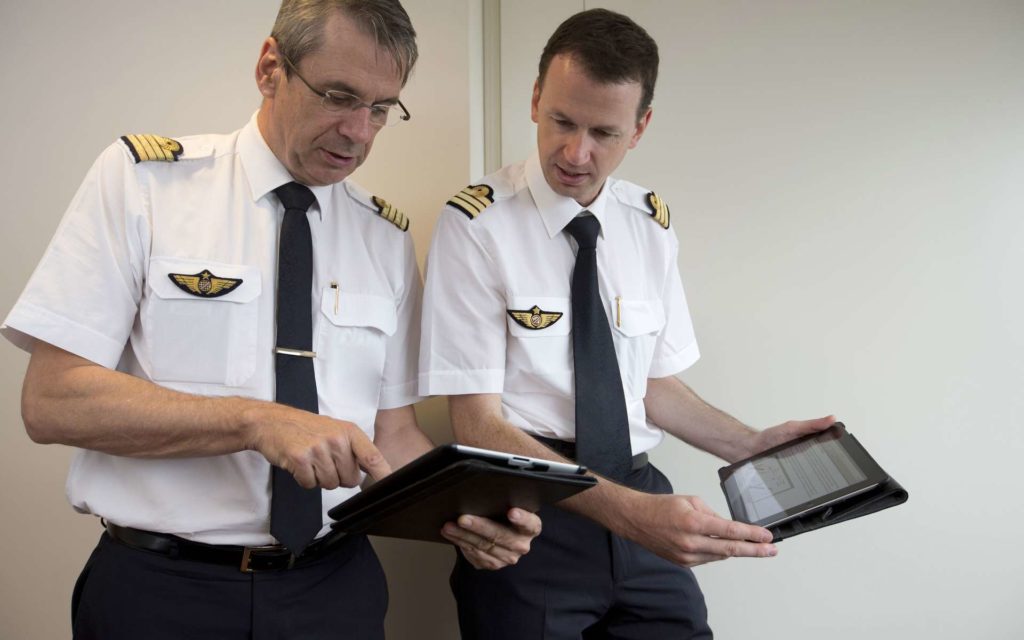 Pilotes avec des iPad // Source : Air France