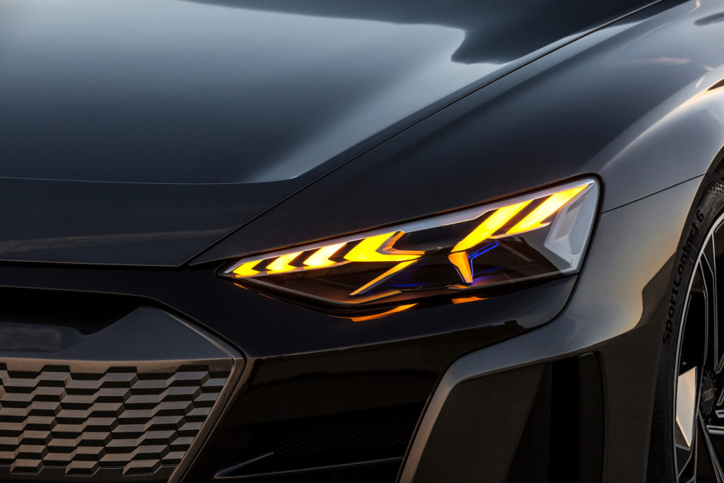 Le phare avant de l'Audi e-tron GT concept // Source : Audi Le phare avant de l'Audi e-tron GT concept // Source : Audi